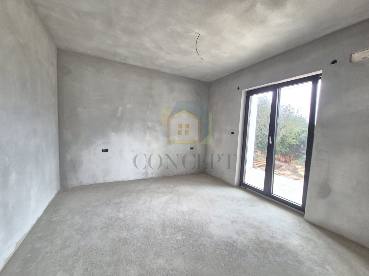 Poreč, zona circostante, Appartamento al 1° piano in ottima posizione, a 1,5 km dal mare