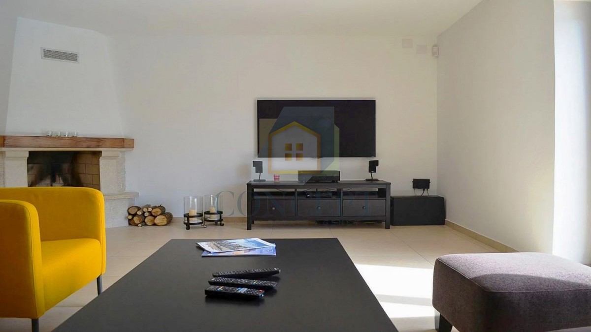 Poreč, zona circostante, Villa in pietra con piscina in posizione tranquilla e vista mare, 19 km dal mare