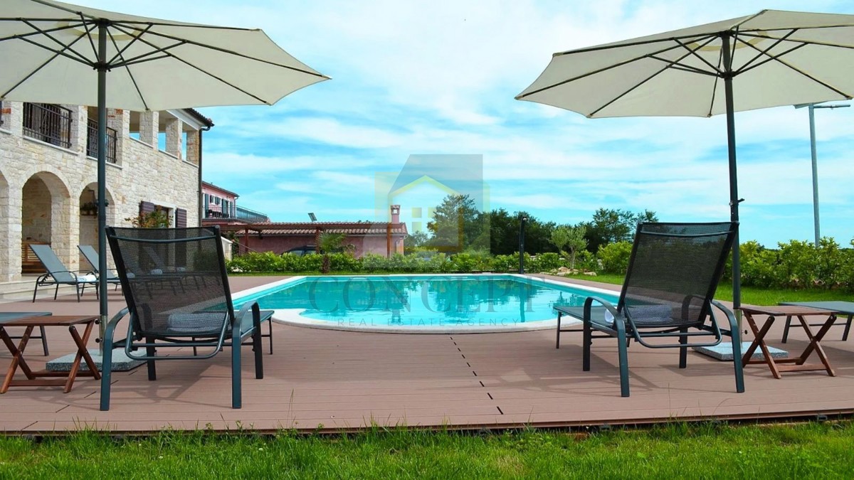 Poreč, zona circostante, Villa in pietra con piscina in posizione tranquilla e vista mare, 19 km dal mare