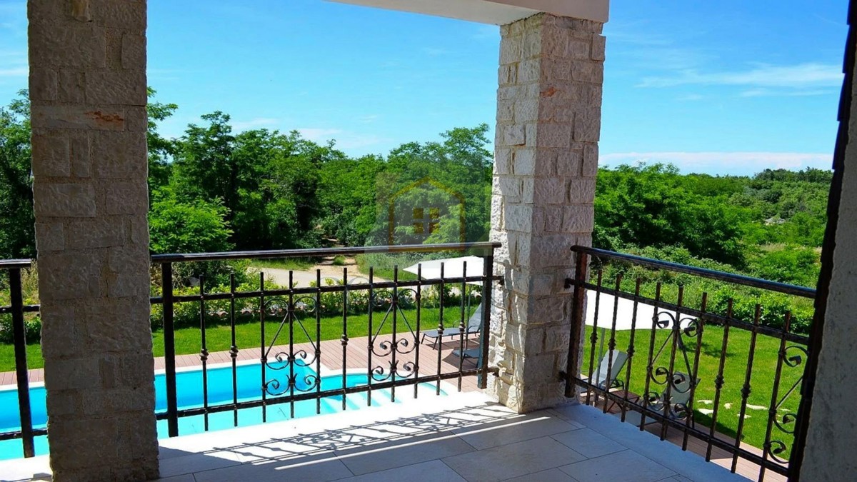 Poreč, zona circostante, Villa in pietra con piscina in posizione tranquilla e vista mare, 19 km dal mare