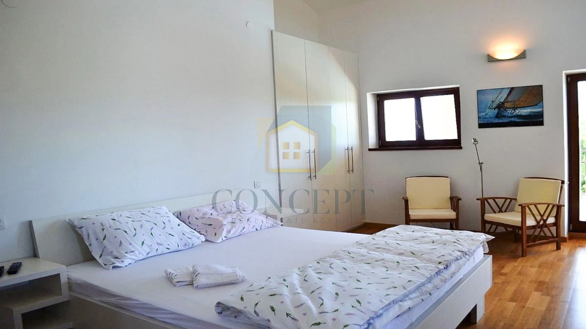 Poreč, zona circostante, Villa in pietra con piscina in posizione tranquilla e vista mare, 19 km dal mare