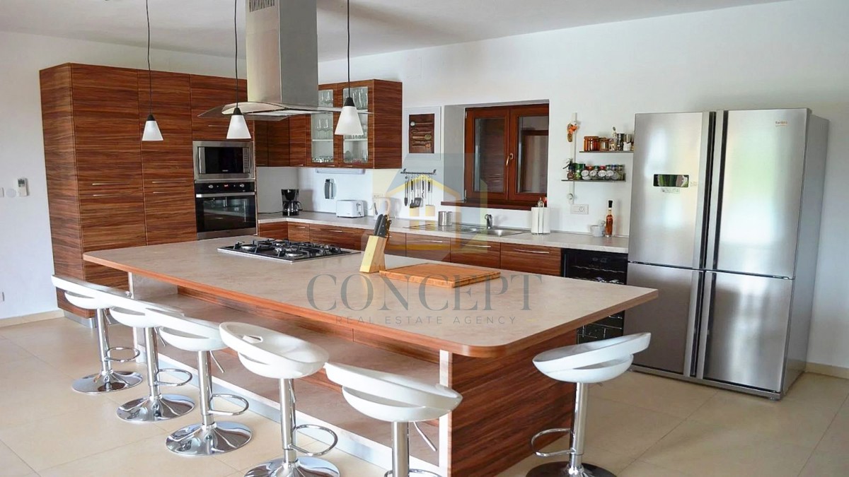 Poreč, zona circostante, Villa in pietra con piscina in posizione tranquilla e vista mare, 19 km dal mare