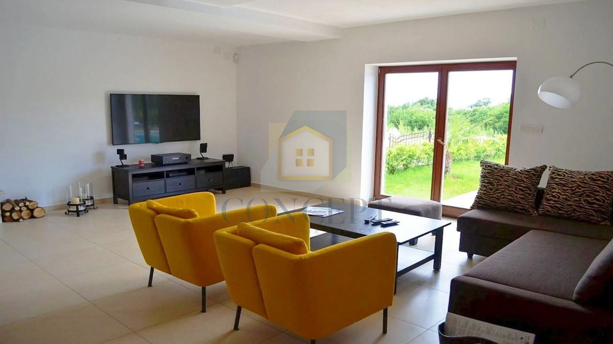 Poreč, zona circostante, Villa in pietra con piscina in posizione tranquilla e vista mare, 19 km dal mare