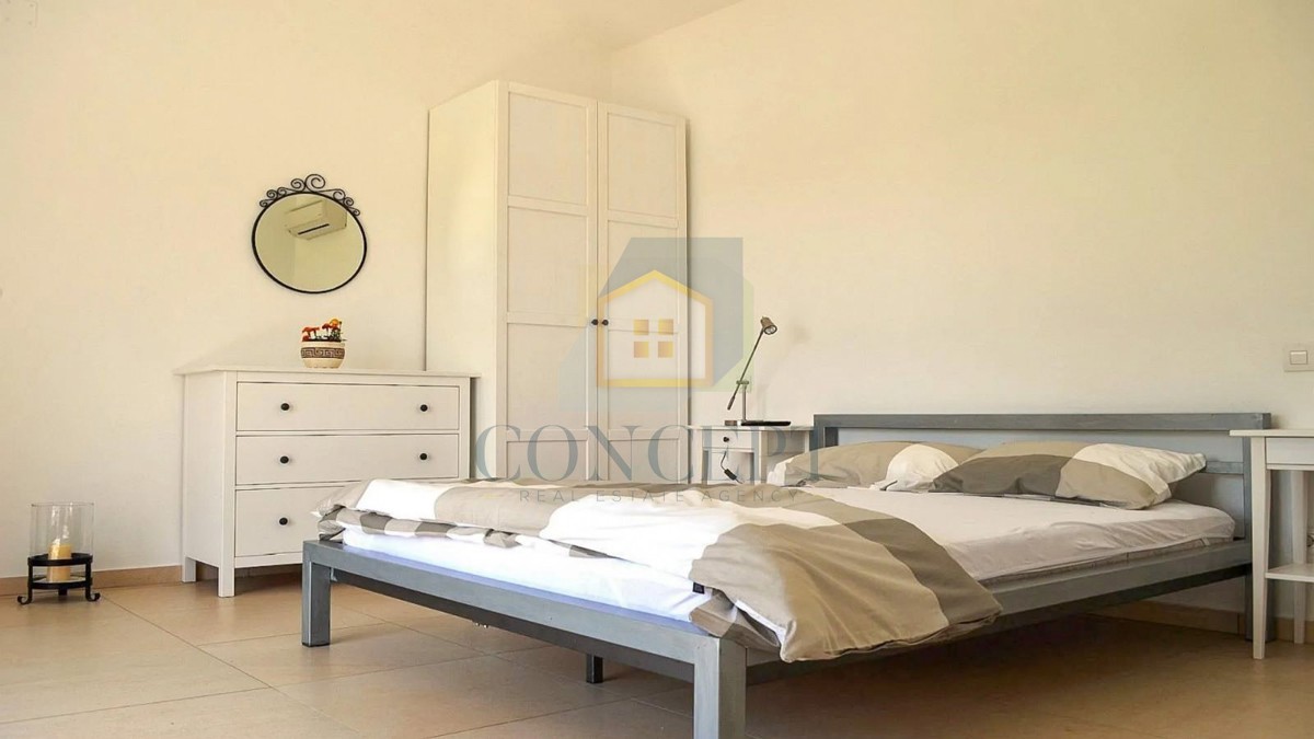 Poreč, zona circostante, Villa in pietra con piscina in posizione tranquilla e vista mare, 19 km dal mare