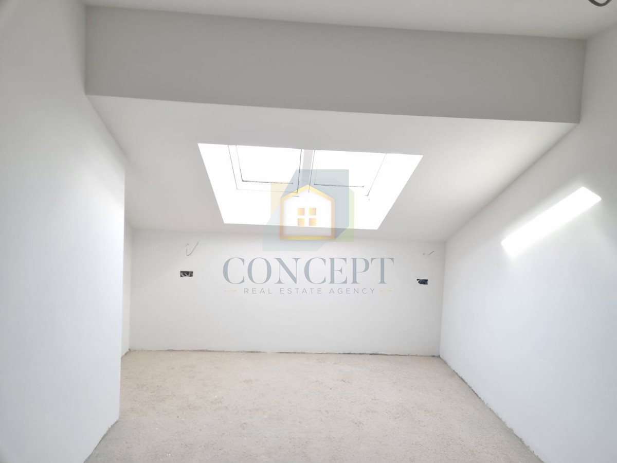 Poreč, centro, appartamento in nuova costruzione al 4° piano con vista mare, a 200 m dal mare