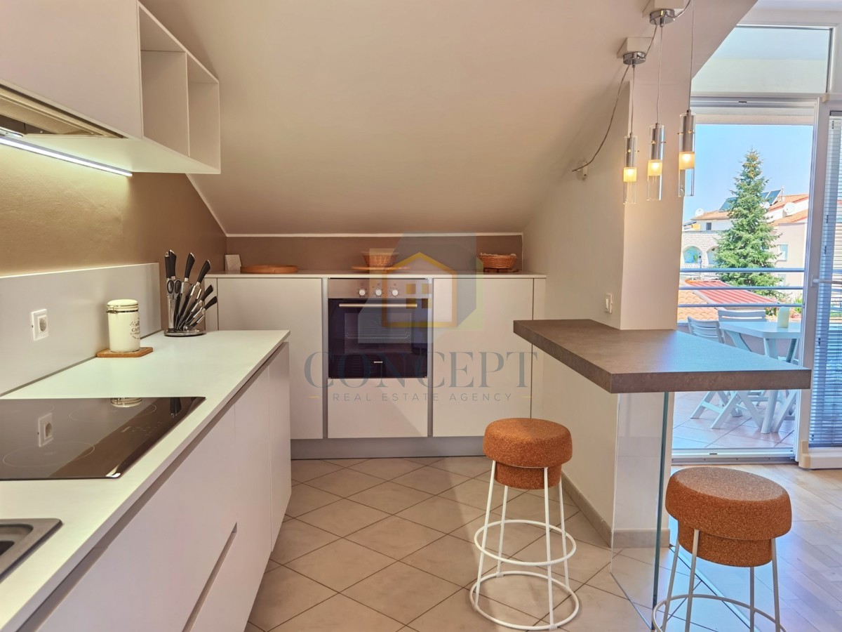 Poreč, zona circostante, Appartamento al secondo piano con vista mare, 1500 m dal mare