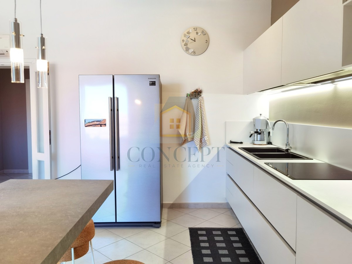 Poreč, zona circostante, Appartamento al secondo piano con vista mare, 1500 m dal mare