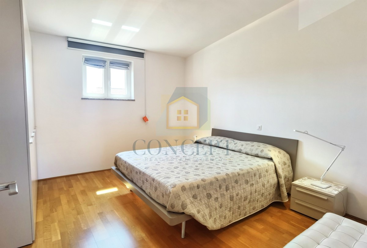 Poreč, zona circostante, Appartamento al secondo piano con vista mare, 1500 m dal mare