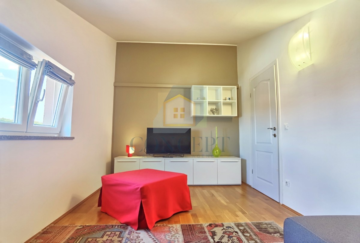 Poreč, zona circostante, Appartamento al secondo piano con vista mare, 1500 m dal mare