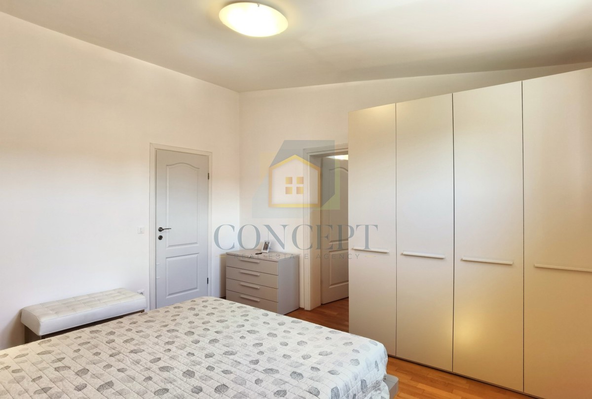 Poreč, zona circostante, Appartamento al secondo piano con vista mare, 1500 m dal mare