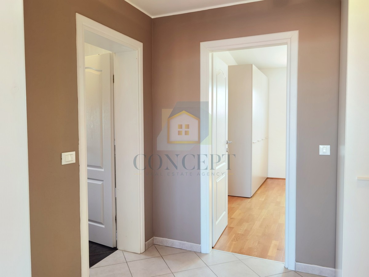 Poreč, zona circostante, Appartamento al secondo piano con vista mare, 1500 m dal mare