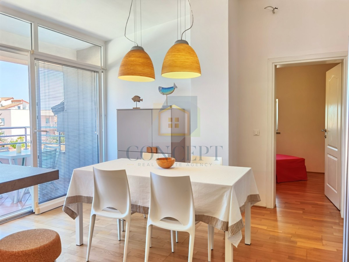 Poreč, zona circostante, Appartamento al secondo piano con vista mare, 1500 m dal mare