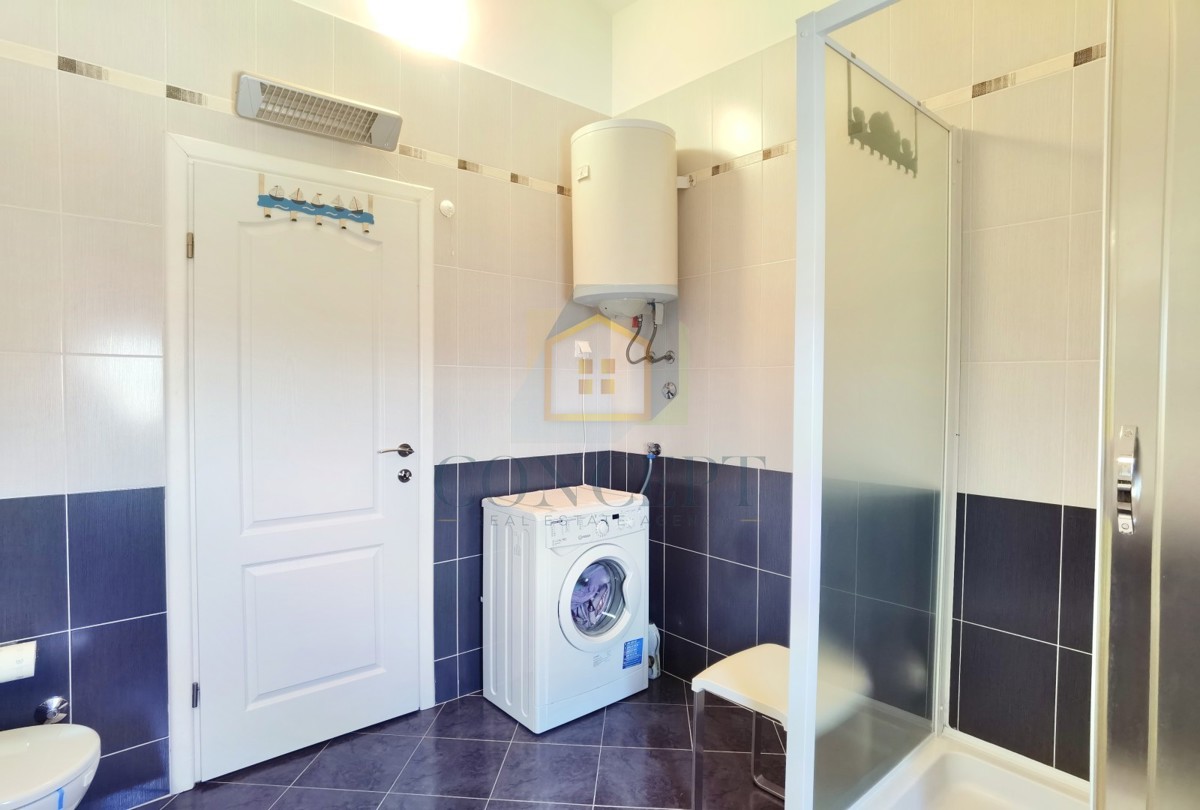 Poreč, zona circostante, Appartamento al secondo piano con vista mare, 1500 m dal mare