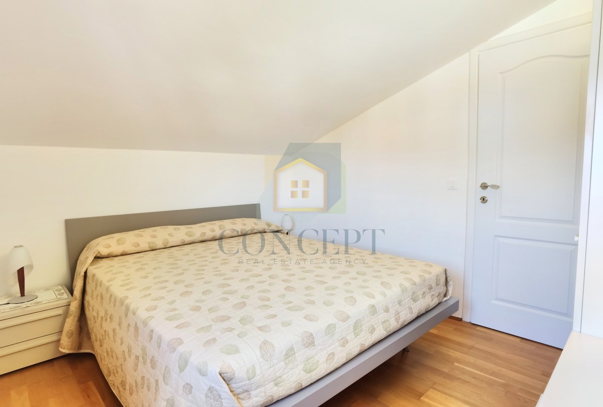 Poreč, zona circostante, Appartamento al secondo piano con vista mare, 1500 m dal mare