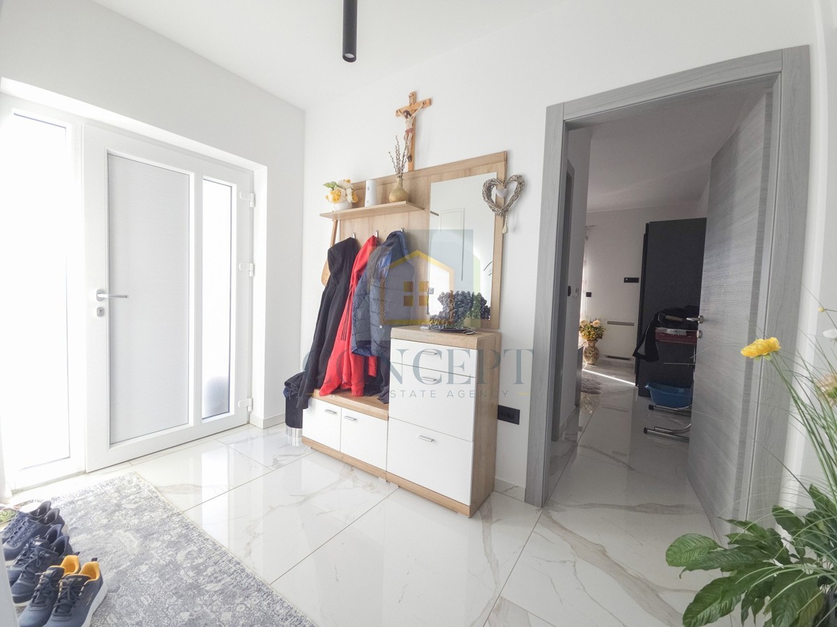 Poreč, dintorni, Moderna lussuosa villa con piscina, 12 km dal mare