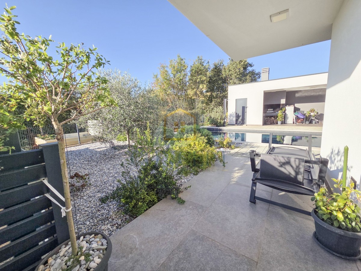 Poreč, dintorni, Moderna lussuosa villa con piscina, 12 km dal mare