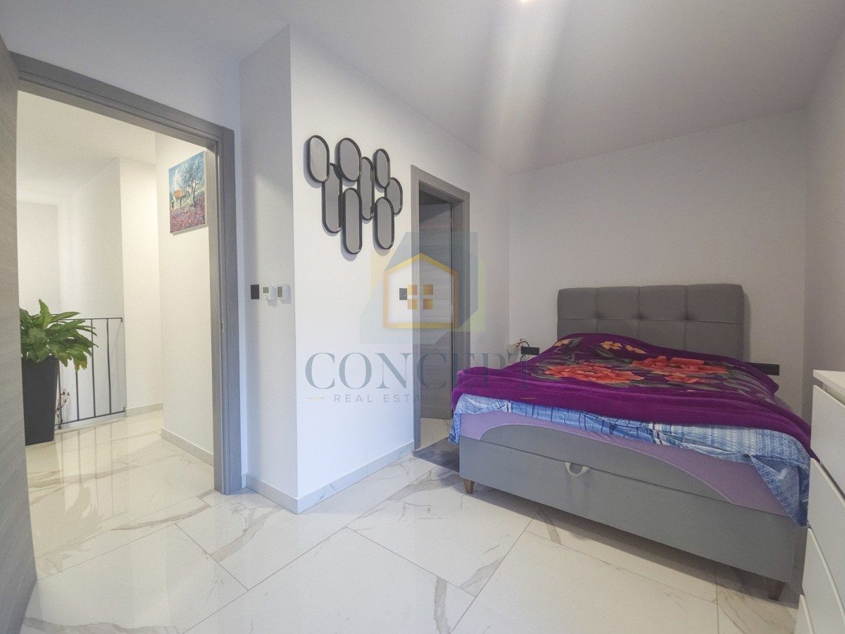 Poreč, dintorni, Moderna lussuosa villa con piscina, 12 km dal mare