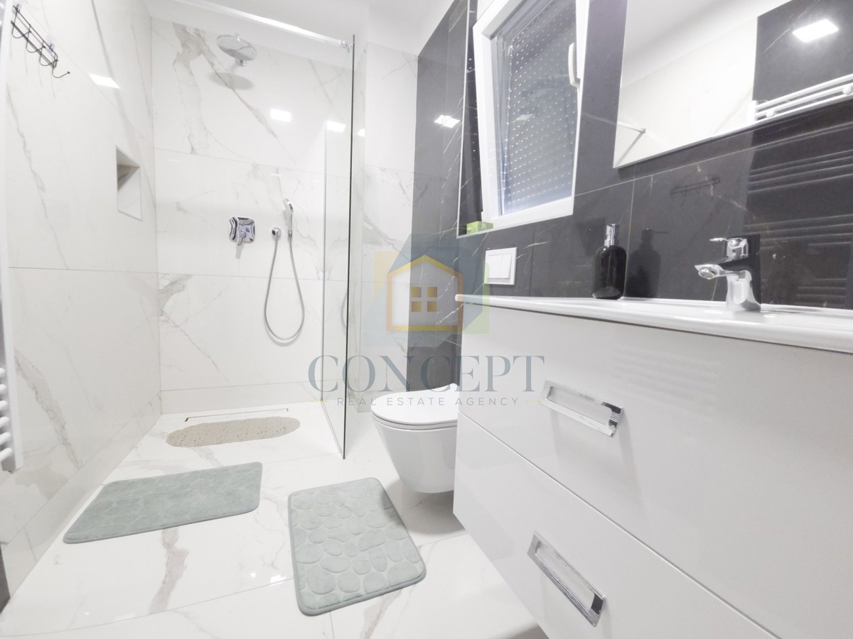 Poreč, dintorni, Moderna lussuosa villa con piscina, 12 km dal mare