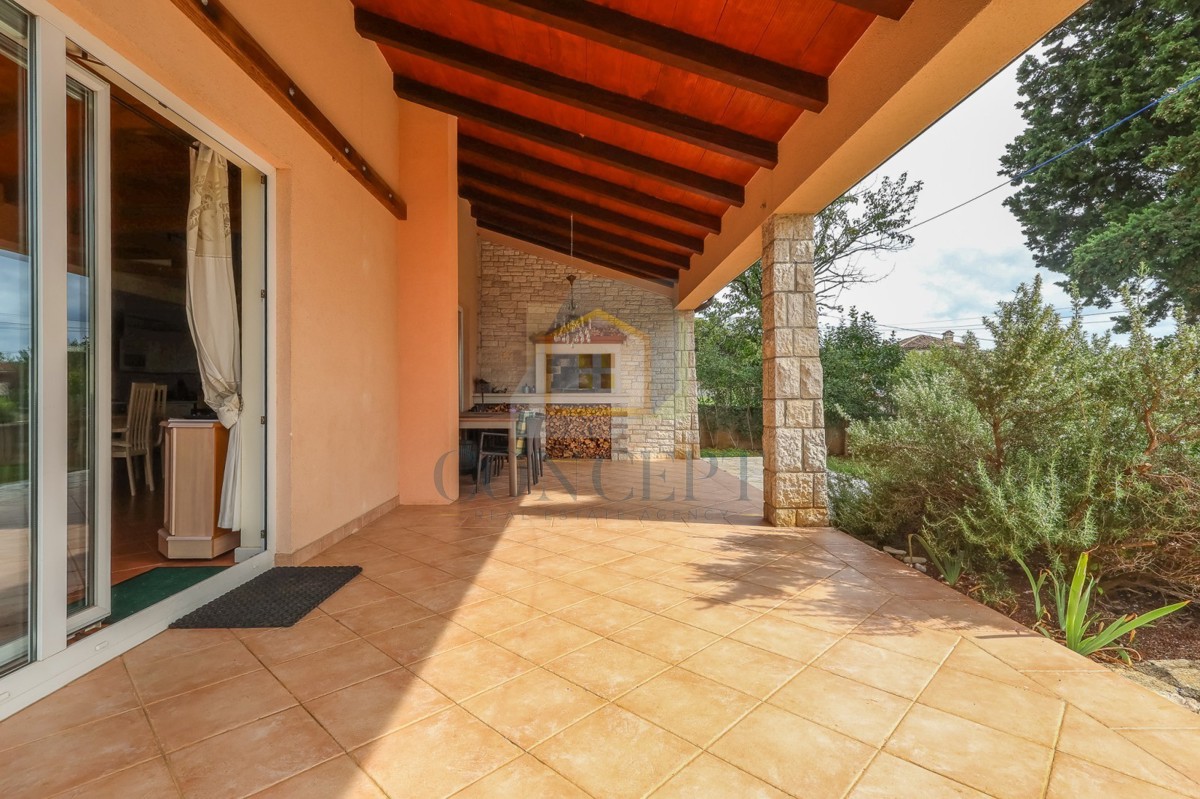 Poreč, dintorni, Prizemnica con vista mare e appartamento aggiuntivo, 10 km dal mare