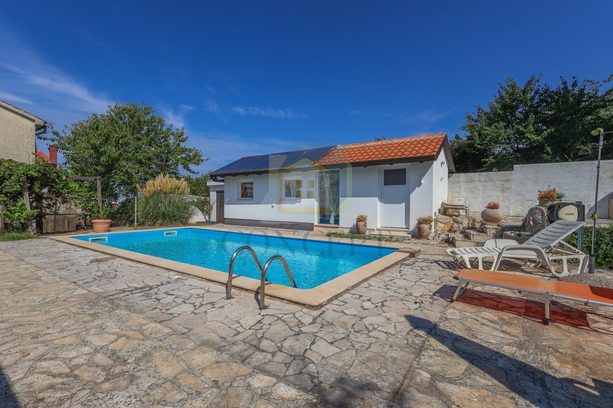 Poreč, dintorni, Prizemnica con vista mare e appartamento aggiuntivo, 10 km dal mare