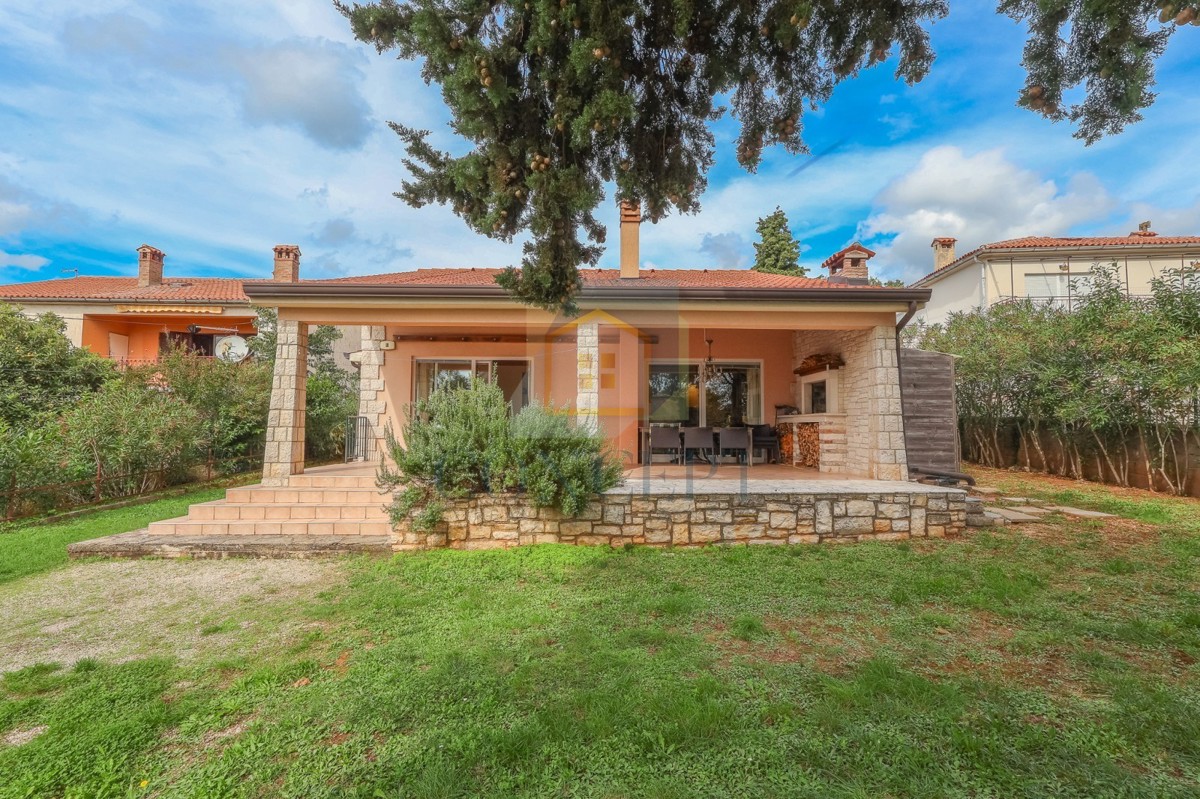 Poreč, dintorni, Prizemnica con vista mare e appartamento aggiuntivo, 10 km dal mare