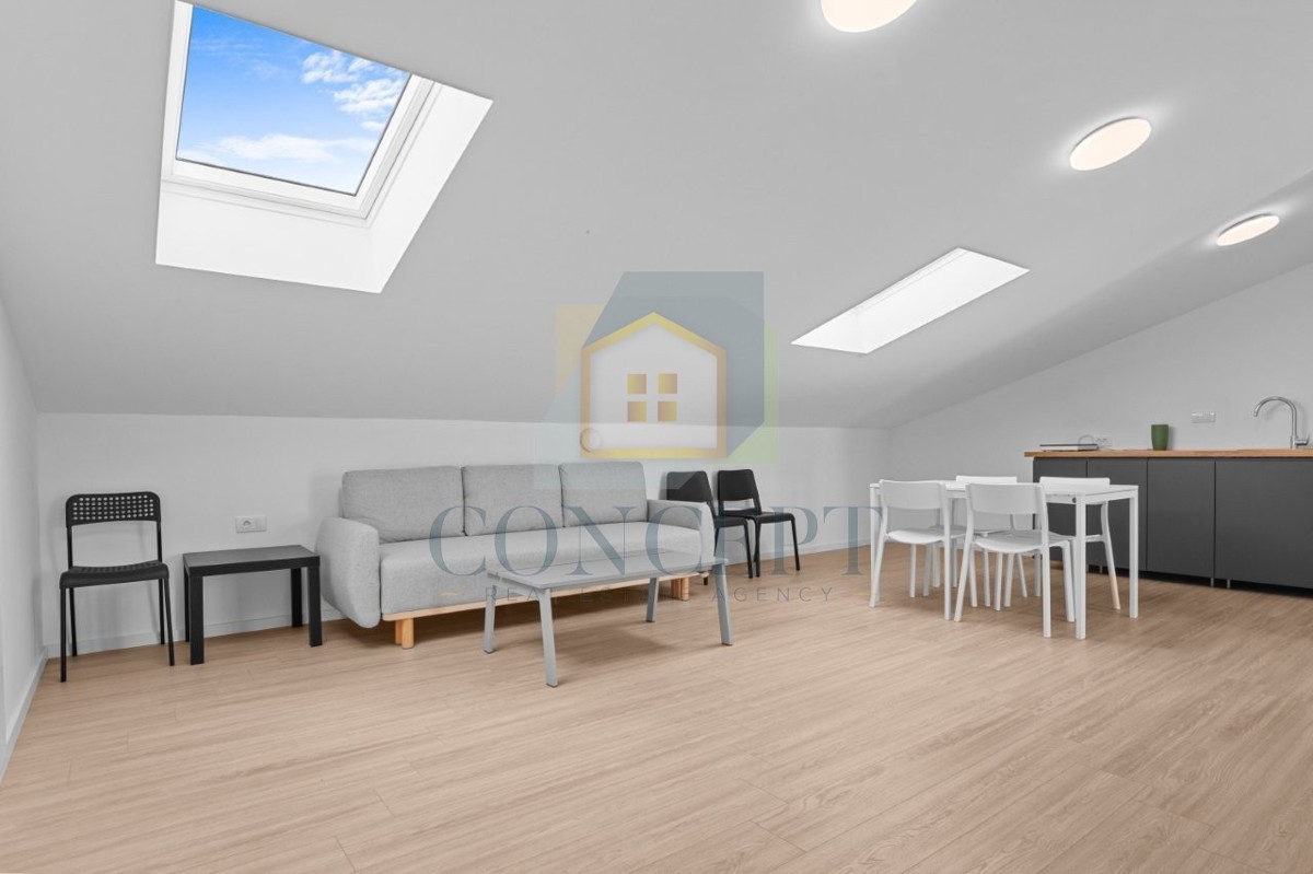 Poreč, zona circostante, Moderna casa bifamiliare con 5 camere da letto e giardino, a 2 km dal mare