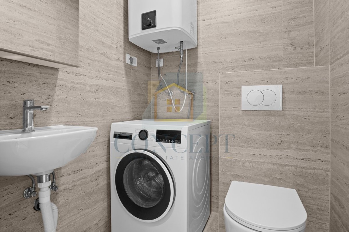 Poreč, zona circostante, Moderna casa bifamiliare con 5 camere da letto e giardino, a 2 km dal mare