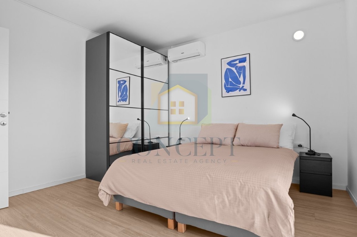 Poreč, zona circostante, Moderna casa bifamiliare con 5 camere da letto e giardino, a 2 km dal mare