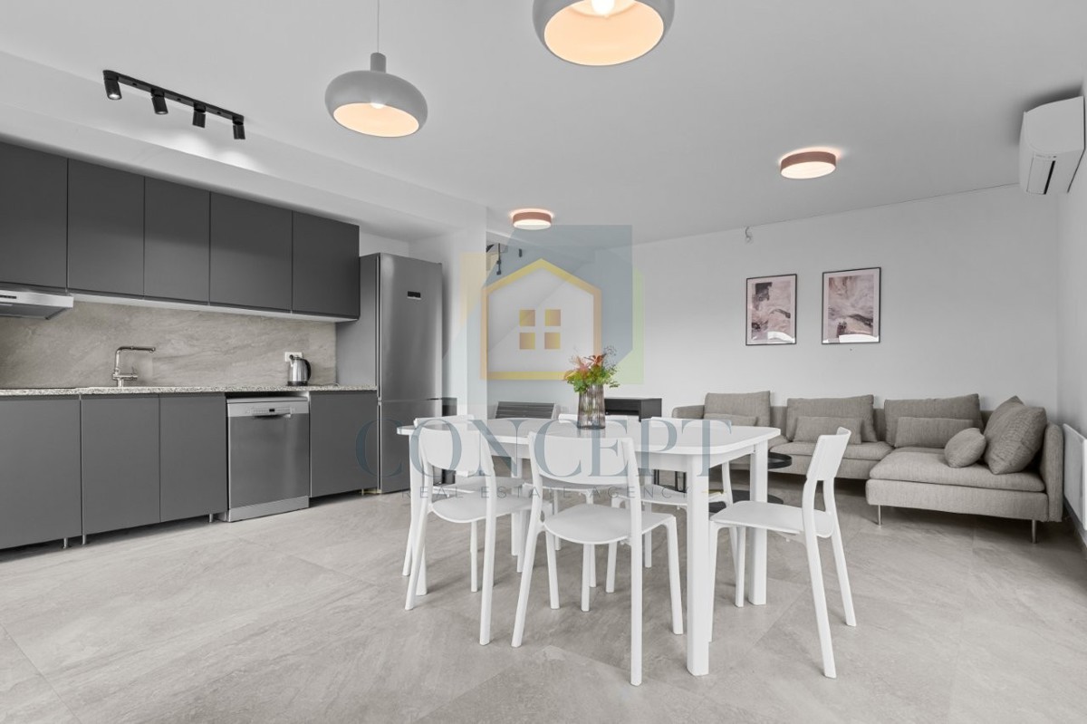 Poreč, zona circostante, Moderna casa bifamiliare con 5 camere da letto e giardino, a 2 km dal mare