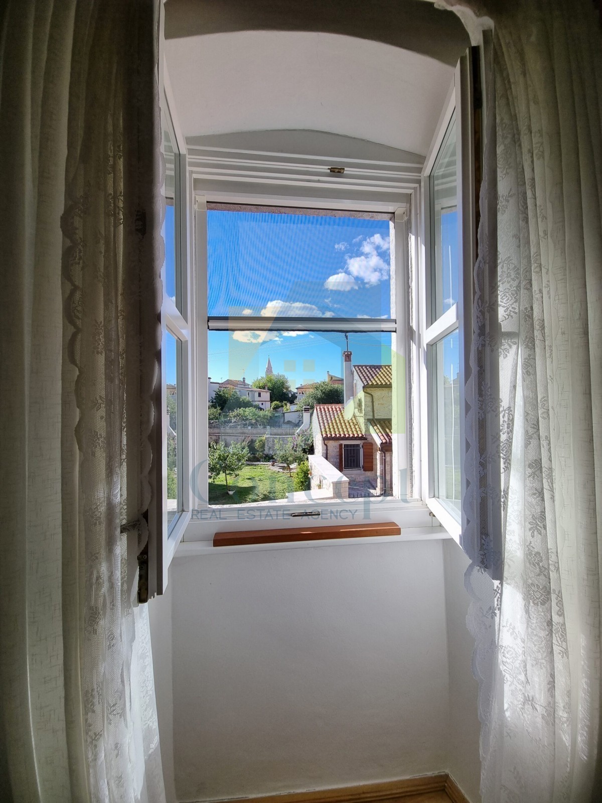 Poreč, Tar - ESCLUSIVA DELL'AGENZIA- Due case in pietra a 3 km dal mare