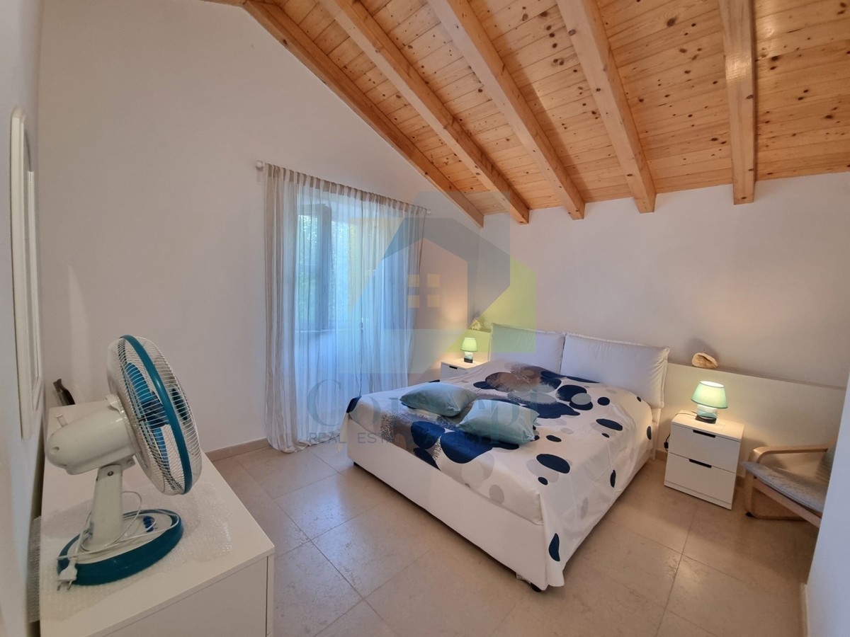 Poreč, Tar - ESCLUSIVA DELL'AGENZIA- Due case in pietra a 3 km dal mare