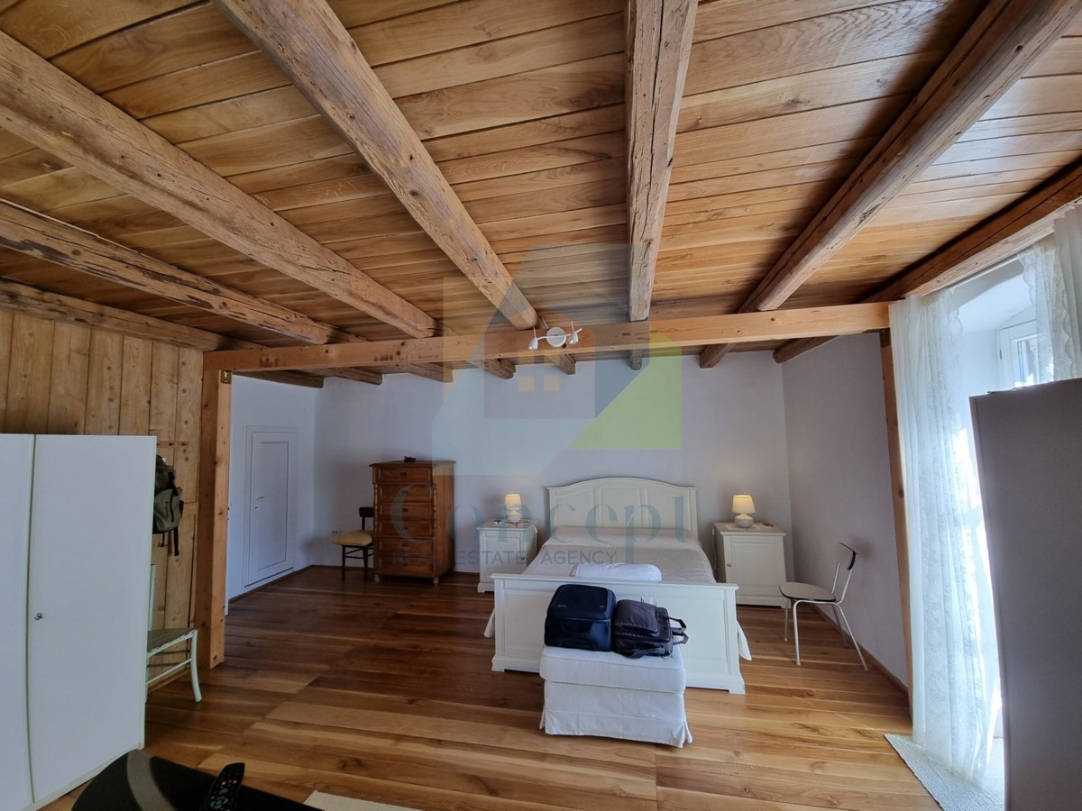 Poreč, Tar - ESCLUSIVA DELL'AGENZIA- Due case in pietra a 3 km dal mare