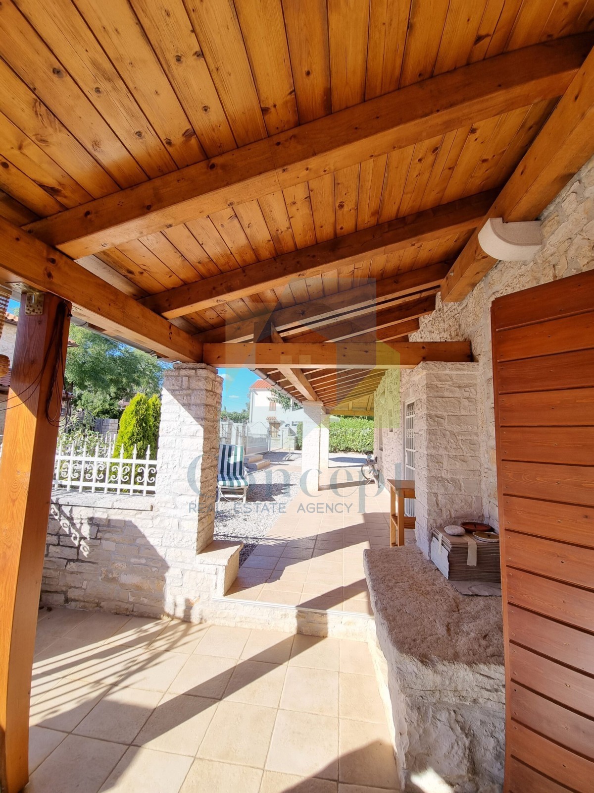 Poreč, Tar - ESCLUSIVA DELL'AGENZIA- Due case in pietra a 3 km dal mare