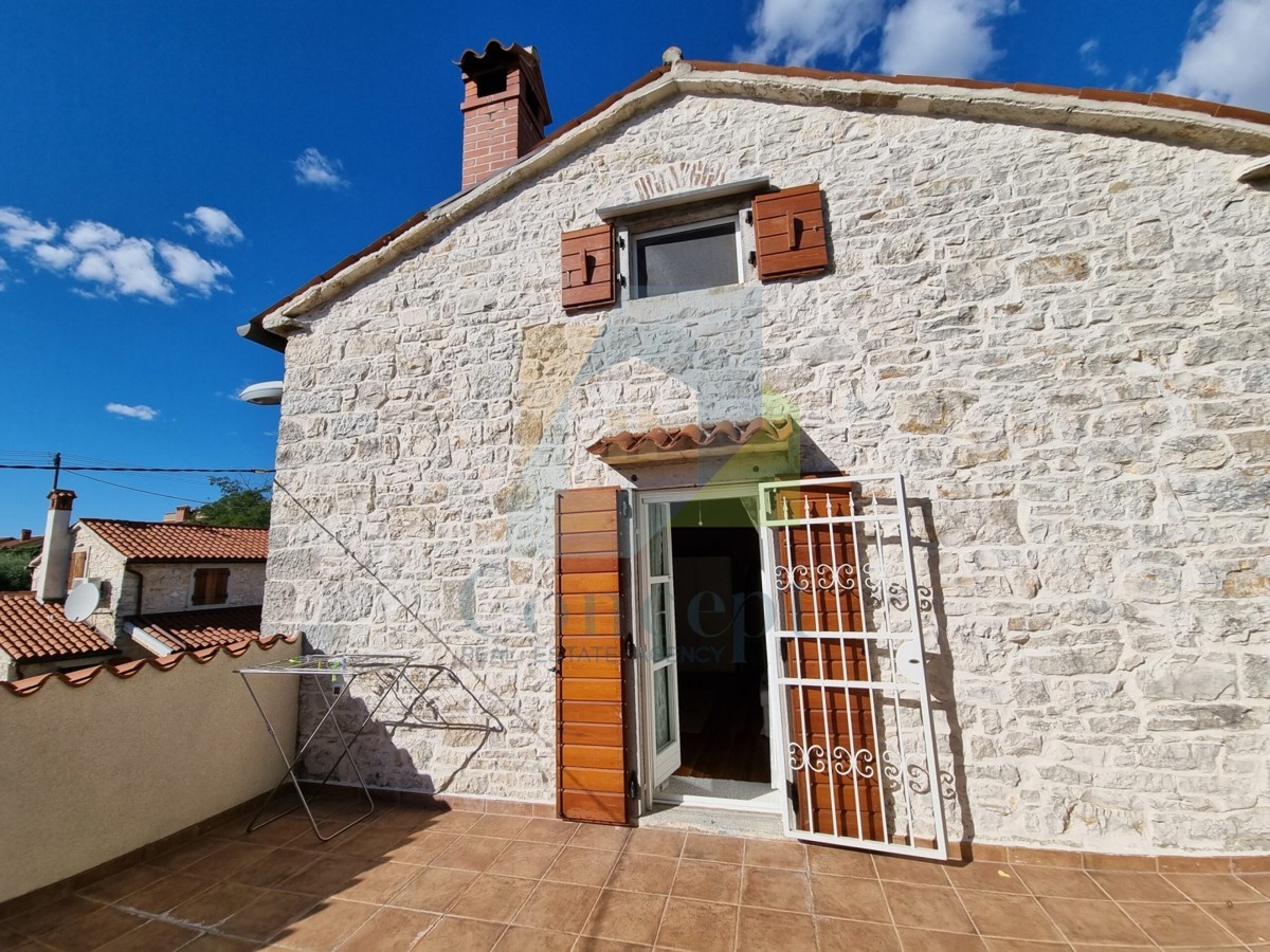 Poreč, Tar - ESCLUSIVA DELL'AGENZIA- Due case in pietra a 3 km dal mare