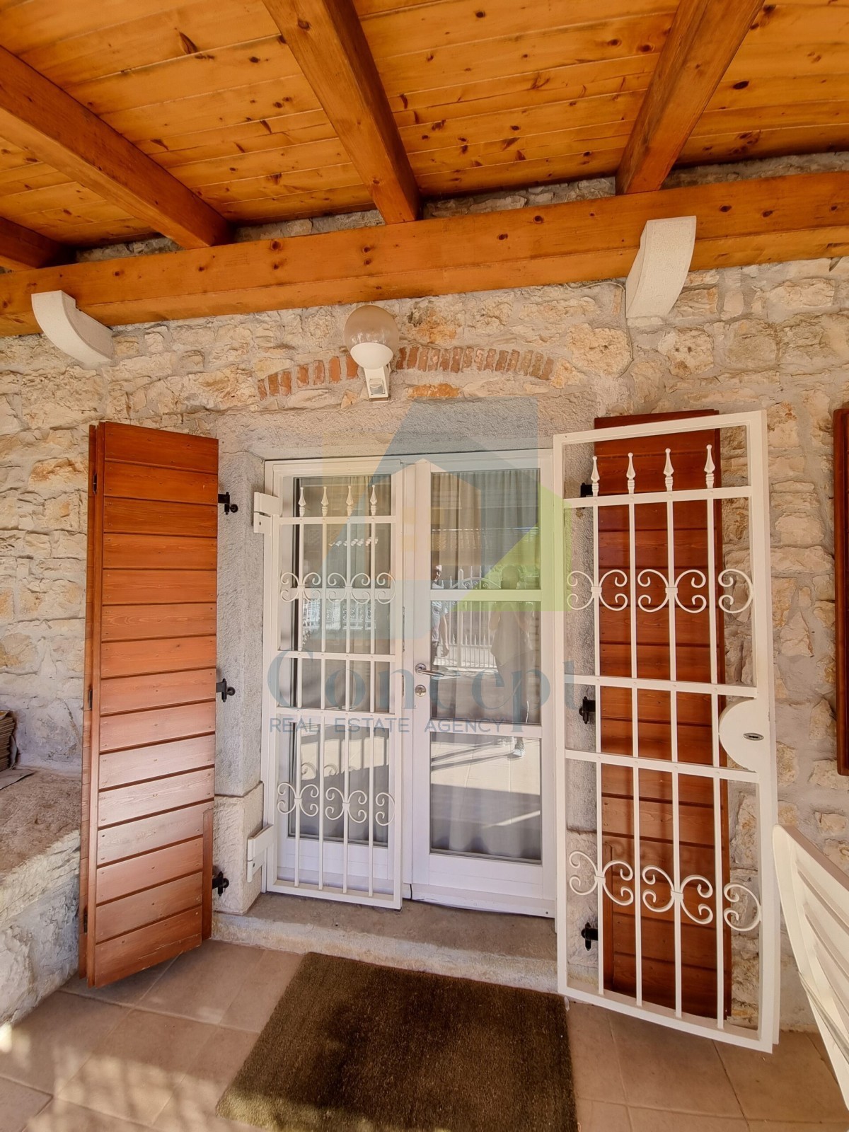 Poreč, Tar - ESCLUSIVA DELL'AGENZIA- Due case in pietra a 3 km dal mare