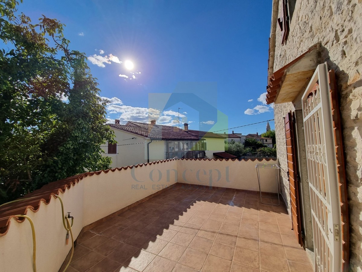 Poreč, Tar - ESCLUSIVA DELL'AGENZIA- Due case in pietra a 3 km dal mare