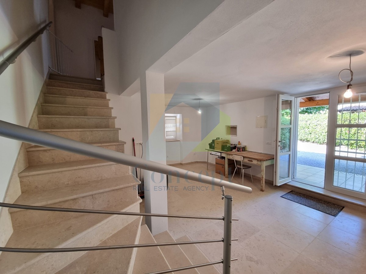 Poreč, Tar - ESCLUSIVA DELL'AGENZIA- Due case in pietra a 3 km dal mare