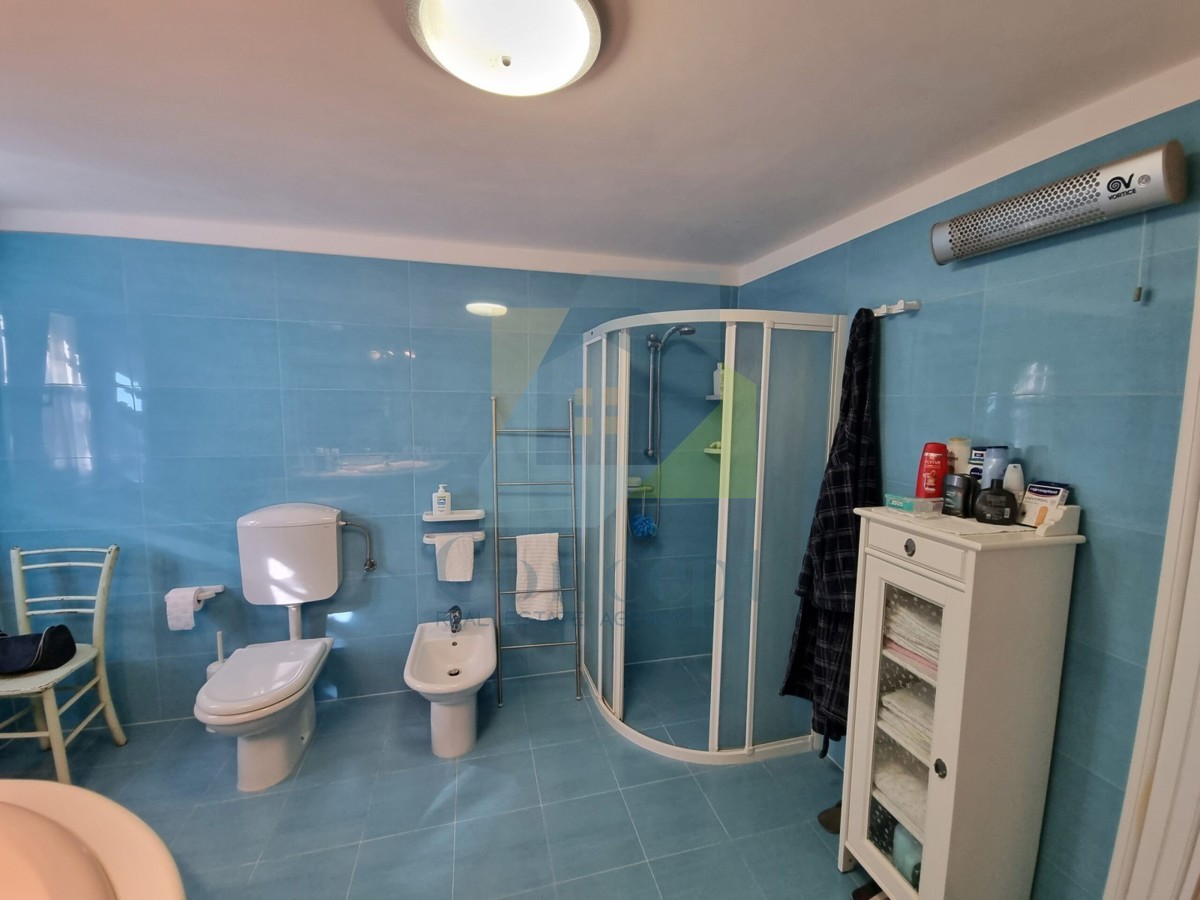 Poreč, Tar - ESCLUSIVA DELL'AGENZIA- Due case in pietra a 3 km dal mare