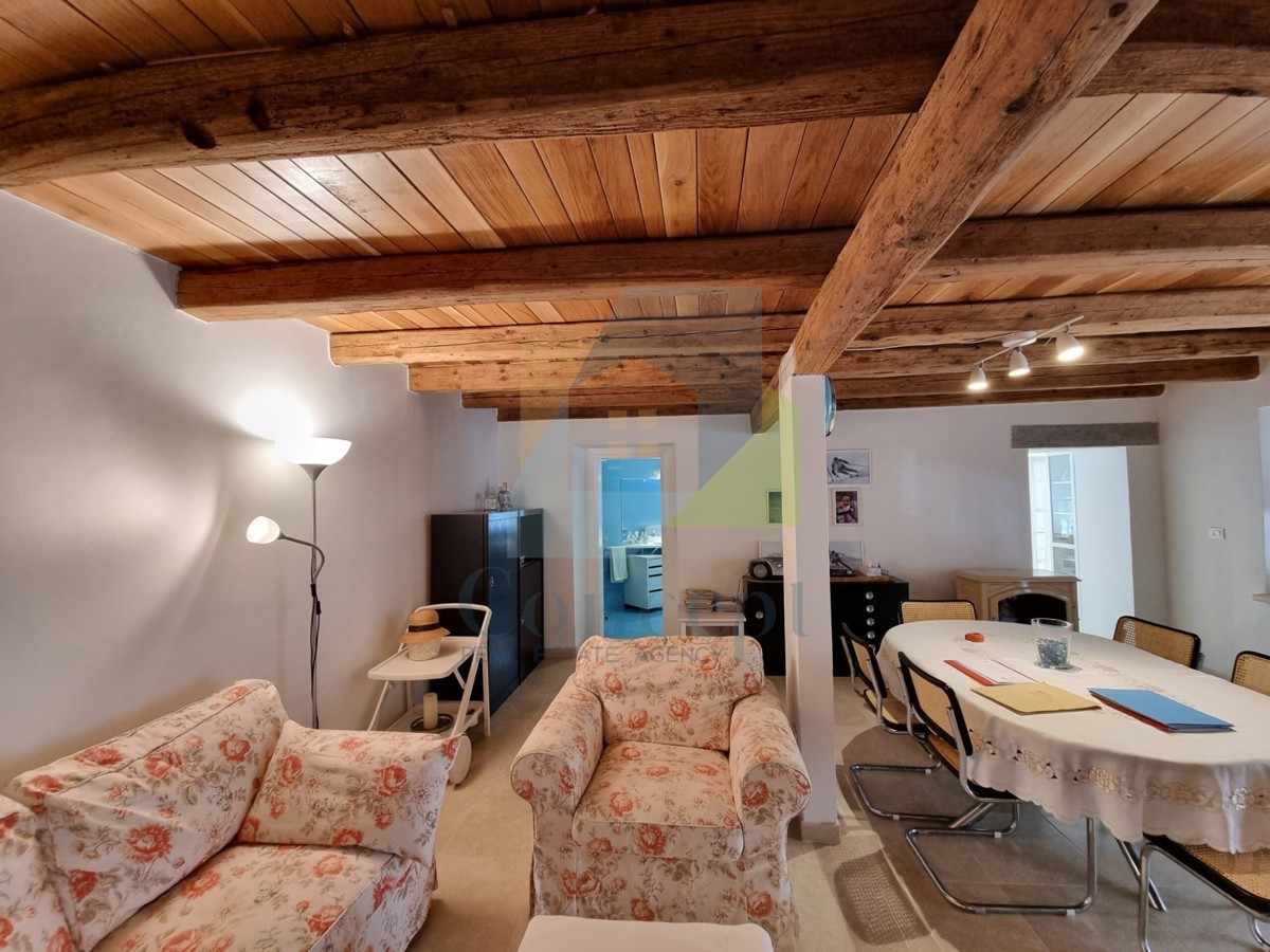 Poreč, Tar - ESCLUSIVA DELL'AGENZIA- Due case in pietra a 3 km dal mare