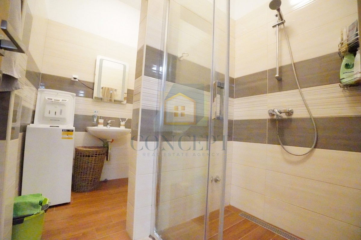 ESCLUSIVA DELL'AGENZIA! Appartamento nel centro di Parenzo, a soli 600 metri dal mare!