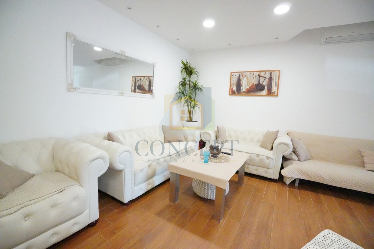 ESCLUSIVA DELL'AGENZIA! Appartamento nel centro di Parenzo, a soli 600 metri dal mare!