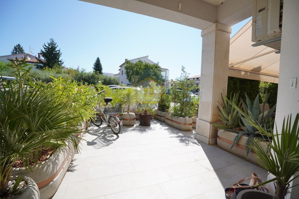 ESCLUSIVA DELL'AGENZIA! Appartamento nel centro di Parenzo, a soli 600 metri dal mare!