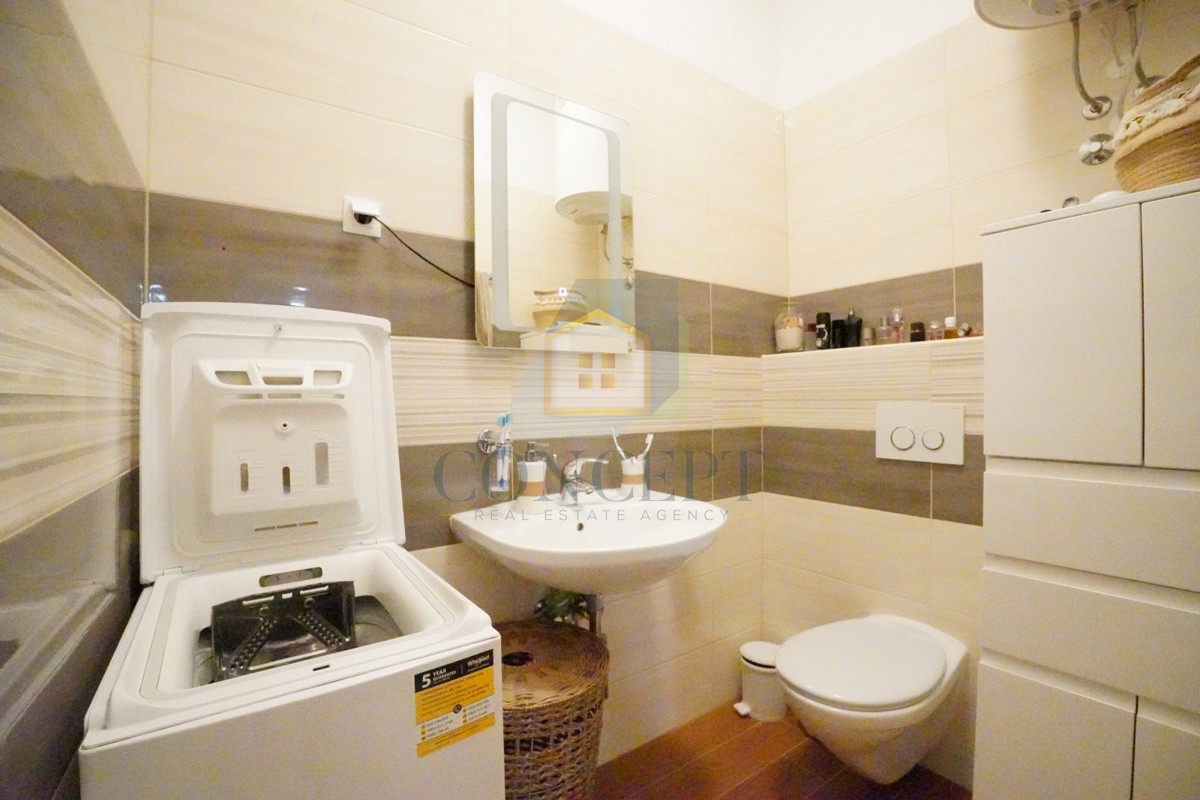 ESCLUSIVA DELL'AGENZIA! Appartamento nel centro di Parenzo, a soli 600 metri dal mare!