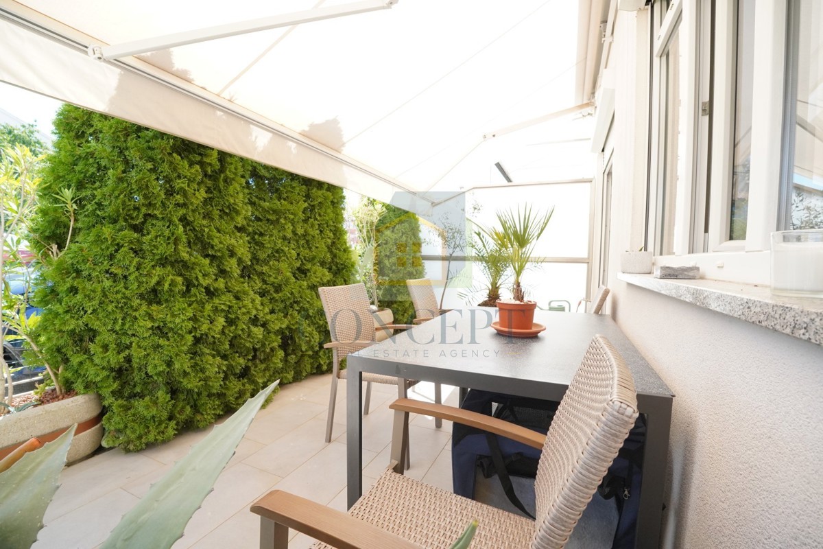 ESCLUSIVA DELL'AGENZIA! Appartamento nel centro di Parenzo, a soli 600 metri dal mare!