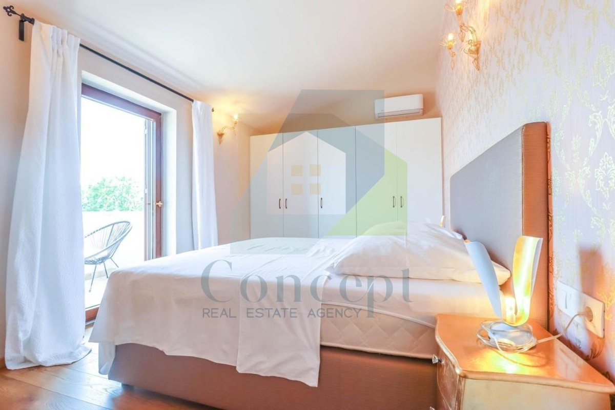 Poreč, dintorni, Casa in pietra con piscina e 4 camere da letto a 12 km dal mare