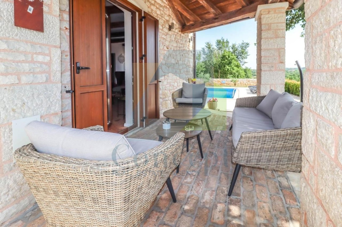 Poreč, dintorni, Casa in pietra con piscina e 4 camere da letto a 12 km dal mare