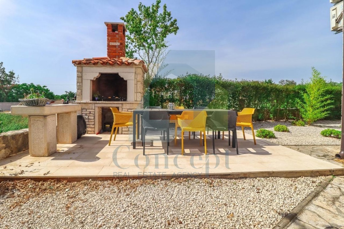 Poreč, dintorni, Casa in pietra con piscina e 4 camere da letto a 12 km dal mare