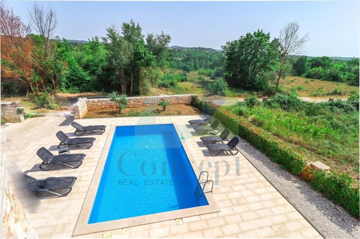 Poreč, dintorni, Casa in pietra con piscina e 4 camere da letto a 12 km dal mare