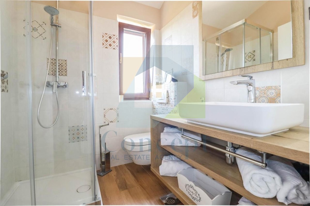 Poreč, dintorni, Casa in pietra con piscina e 4 camere da letto a 12 km dal mare