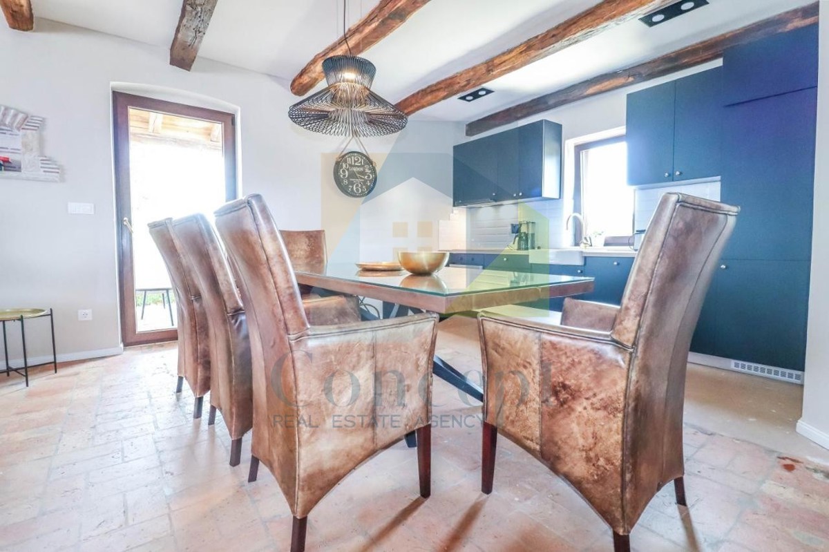 Poreč, dintorni, Casa in pietra con piscina e 4 camere da letto a 12 km dal mare